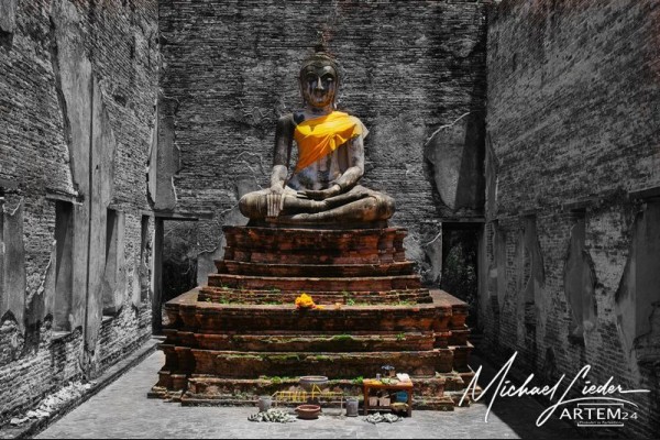 Buddha - Thailand Ayutthaya Wat Boroma Raan koloriert